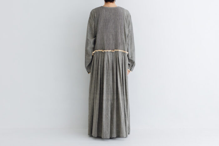 BN2672 Pintuck Dress gray mix 3