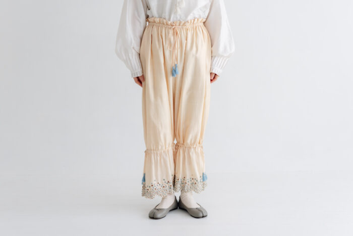 BN2664 Frill Pants ecru 1