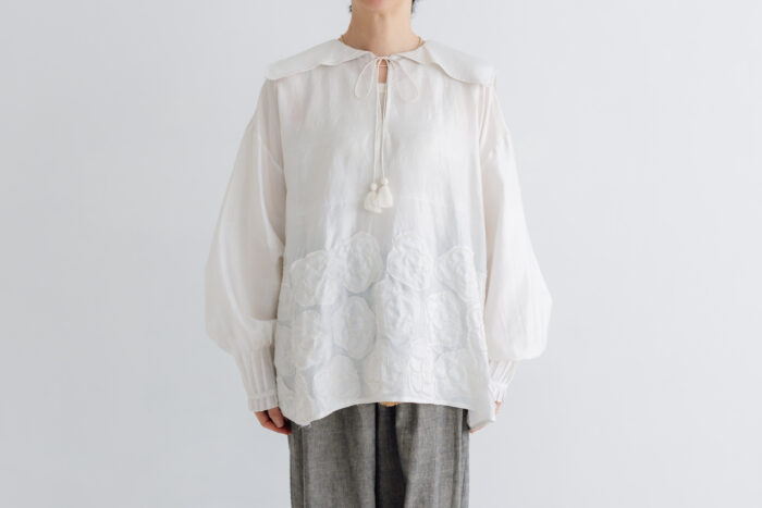 BN2653 Flower Blouse B.white 1