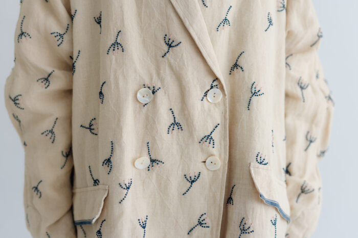 BN2679 Embroidery Over Jaket ecru 4