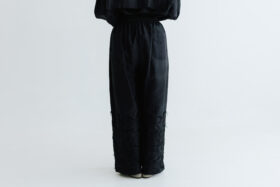 BN2654 Flower Tuck Pants black 3