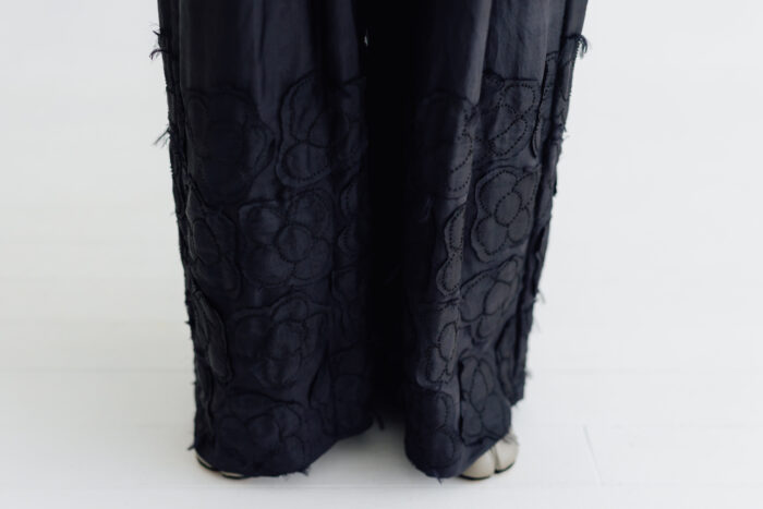 BN2654 Flower Tuck Pants black 4