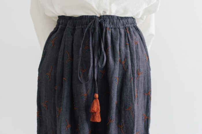 BN2683 Embroidery Parachute Pants charcoal 4