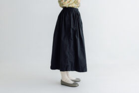 GARMENT DYE TUCK GATHER SKIRT 2