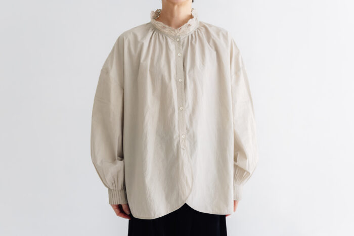 予約 RS24 STAND COLLAR EMBROIDERY BLOUSE light gray  10月中〜10月末 1
