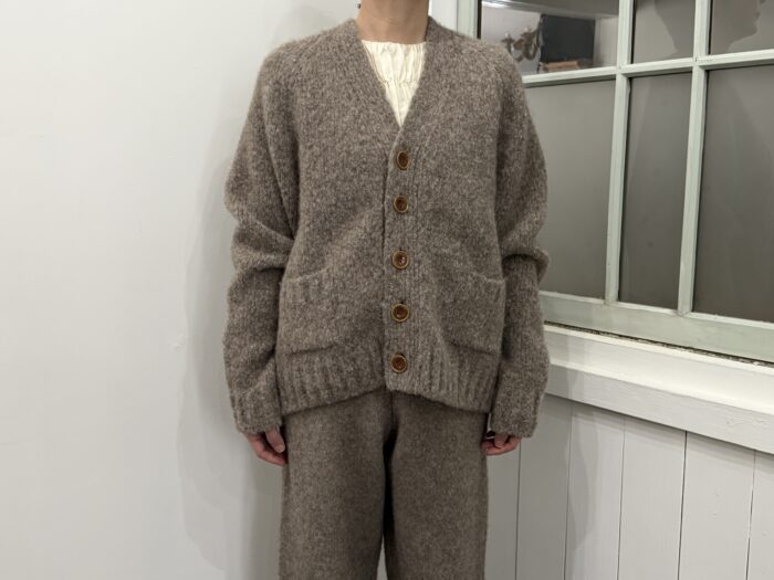 No.8519 BABY ALPACA V-NECK CARDIGAN Taupe 11-1月 1