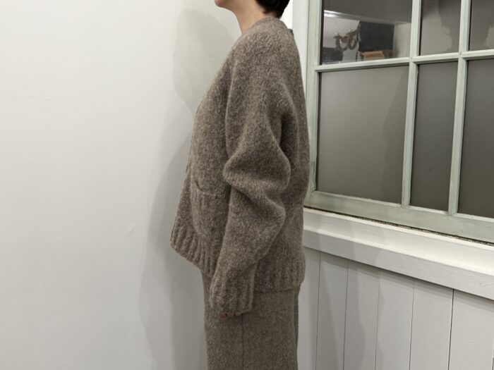 No.8519 BABY ALPACA V-NECK CARDIGAN Taupe 11-1月 2